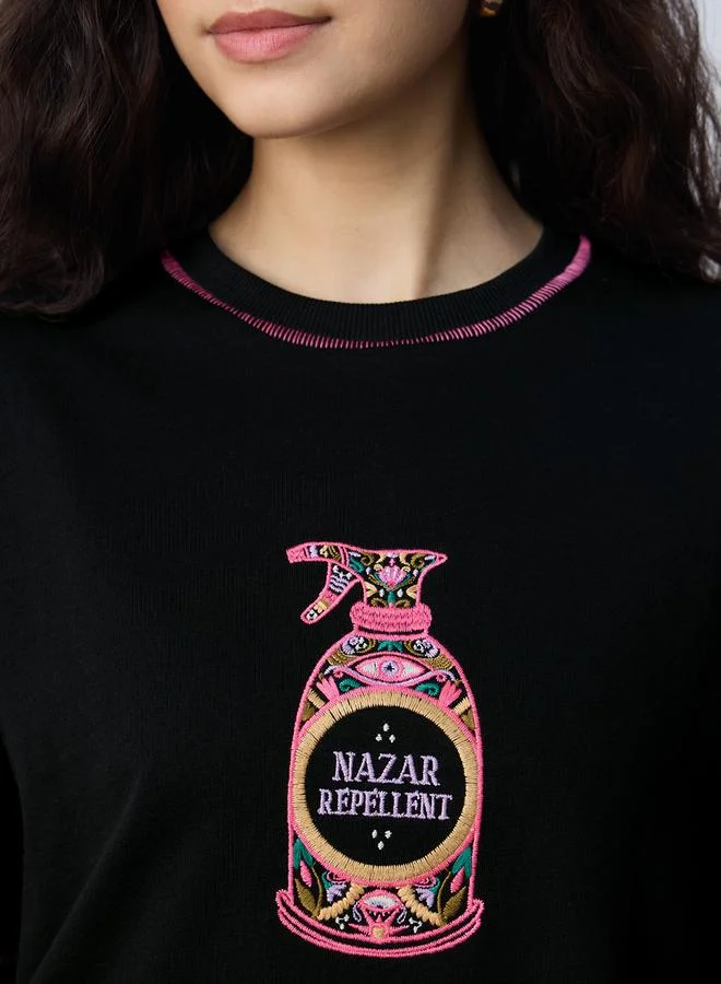 ذا سوليد ستور تيشيرت قطن مطرز بقصة واسعة