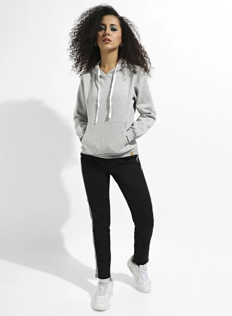 Campus Sutra Women's Light Grey Pullover Hoodie With Kangaroo Pockets
