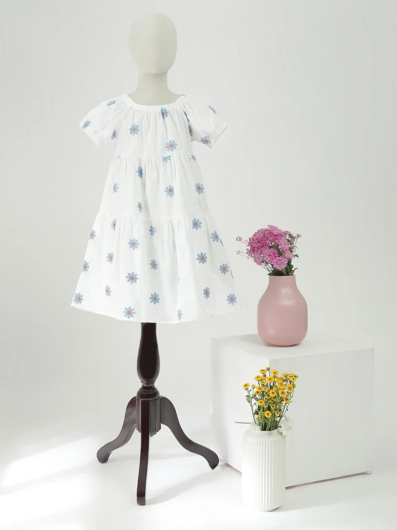جلو باص Globus Girls White Floral Embroidered Detail Square Neck Puff Sleeves Fit & Flared Tiered Mini Dress