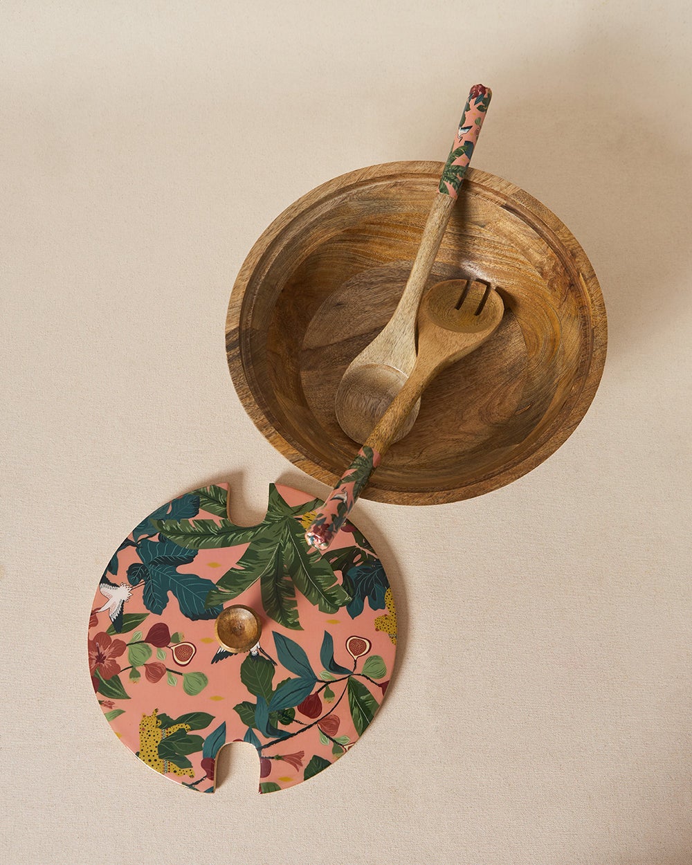 طقم أوعية وسكاكين سلطة خشبية ريفية