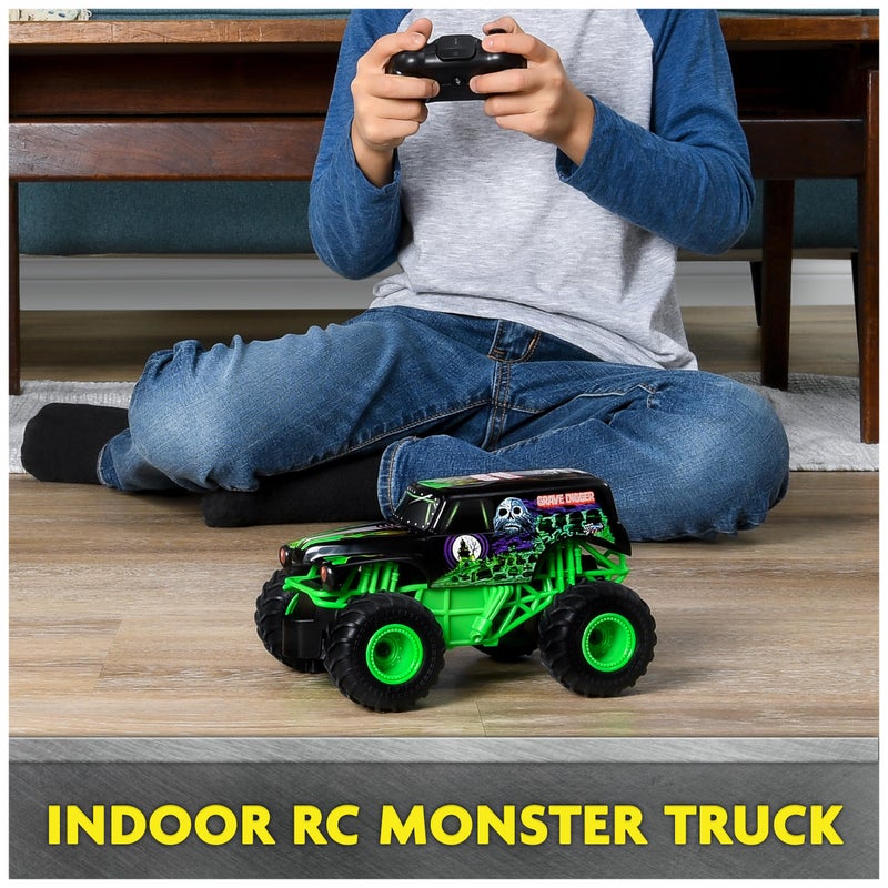Monster Jam, Official Grave Digger Remote Control Monster Truck, 1:24 Scale, 2.4 GHz, Kids Toys for Boys and Girls Ages 4 and up - Image 4