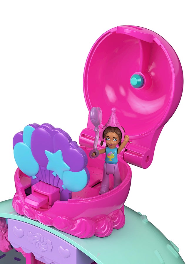 Polly Pocket دمى صغيرة ومجموعة منزل جيلاتو الكبيرة، موضوع دب الآيس كريم مع 25+ ملحقات بما في ذلك الأثاث والطعام والحيوانات الأليفة - Image 5