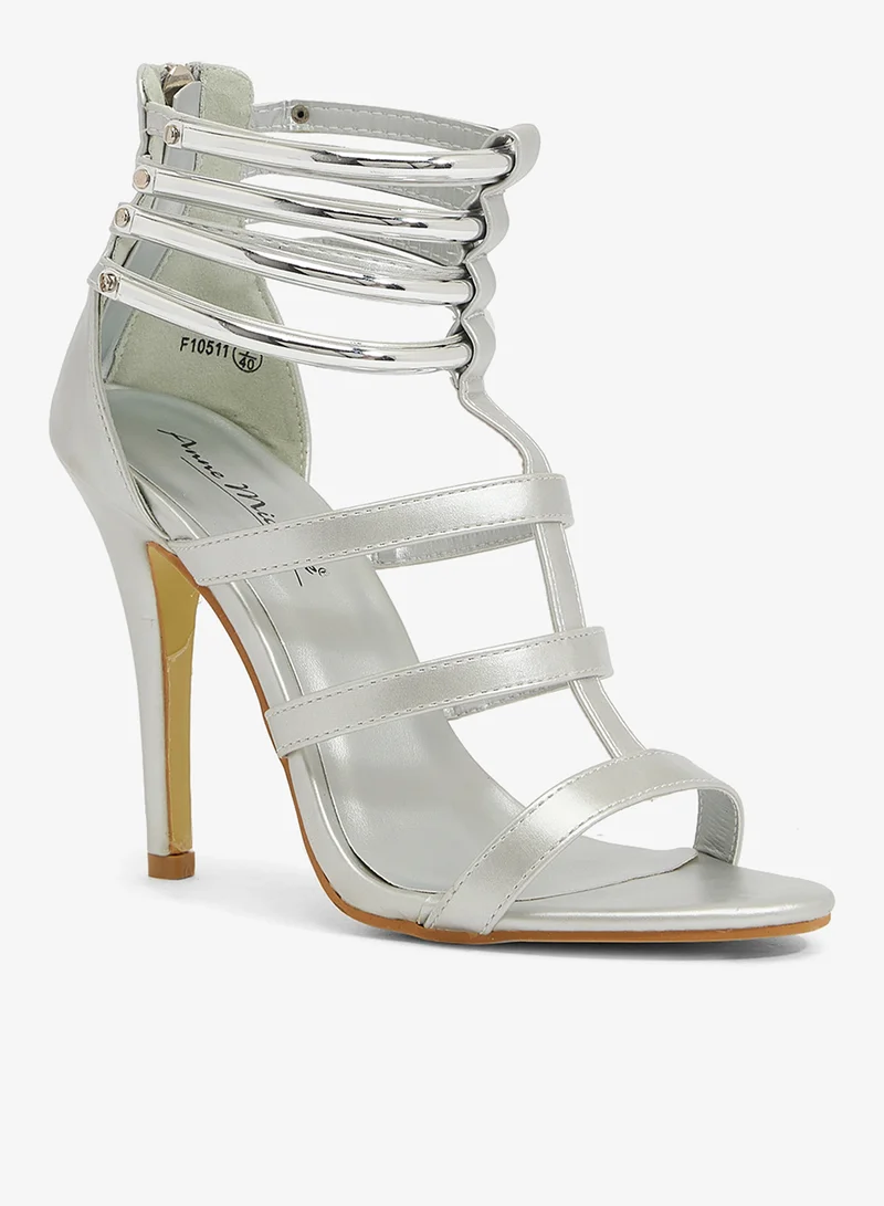 آن ميشيل صندل بكعب عالٍ