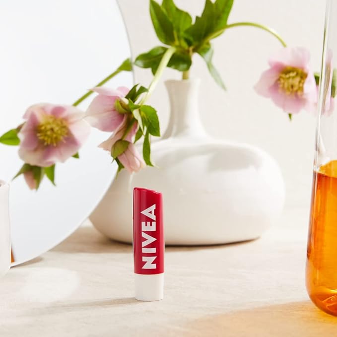 NIVEA Strawberry Shine Nourishing Lipstick 48g - Image 2