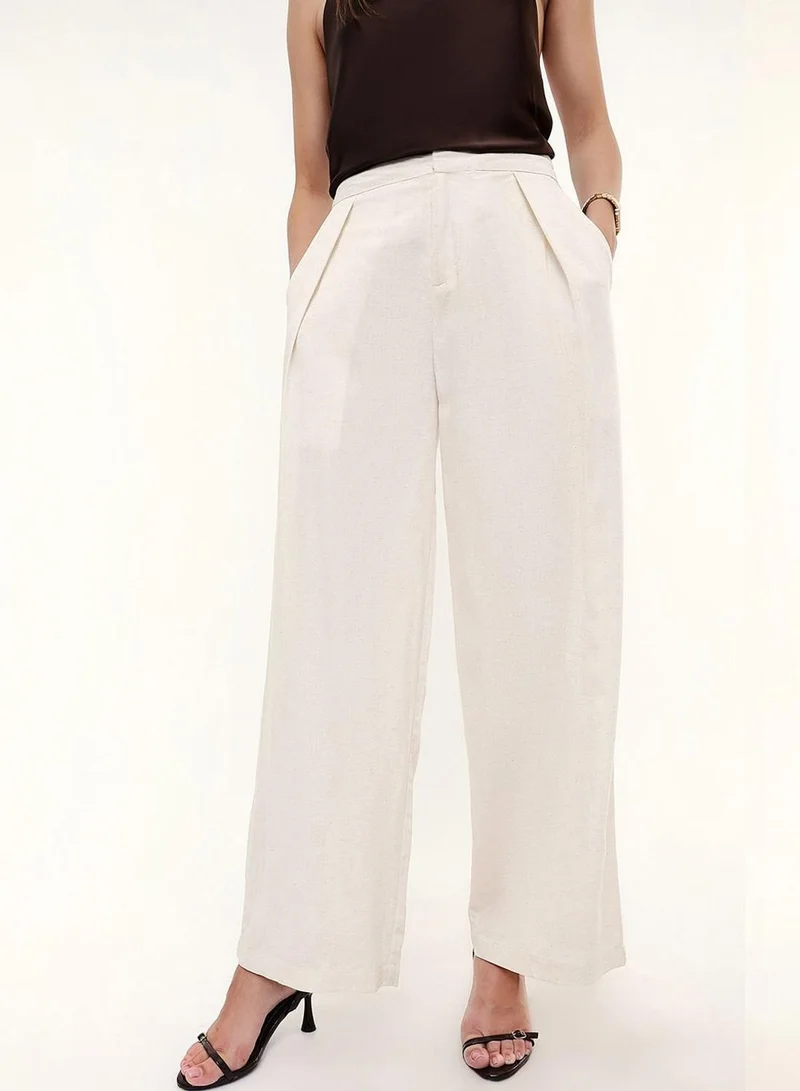 دينيس لينغو Women Beige Cotton Blend Solid Full Casual Relaxed Trouser