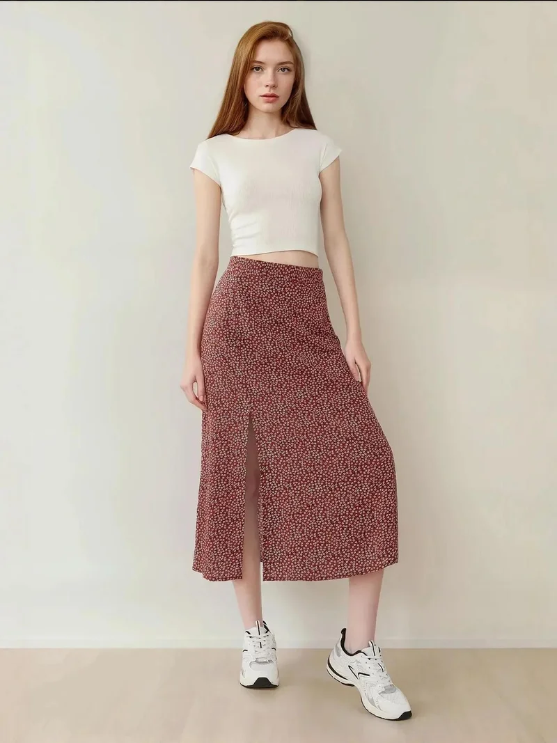 زوبعة تنورة ميدي بخصر عالٍ بنقوش الزهور