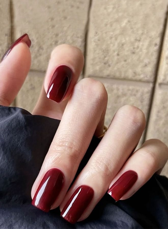 12 Pieces of artificial nails with unique and elegant design one of the wonderful women accessories