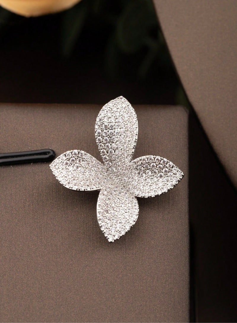 Women's accessories set consisting of a necklace and earrings in silver with a flower design studded with shiny stones, suitable for brides, engagement parties, and all special occasions  - Image 5