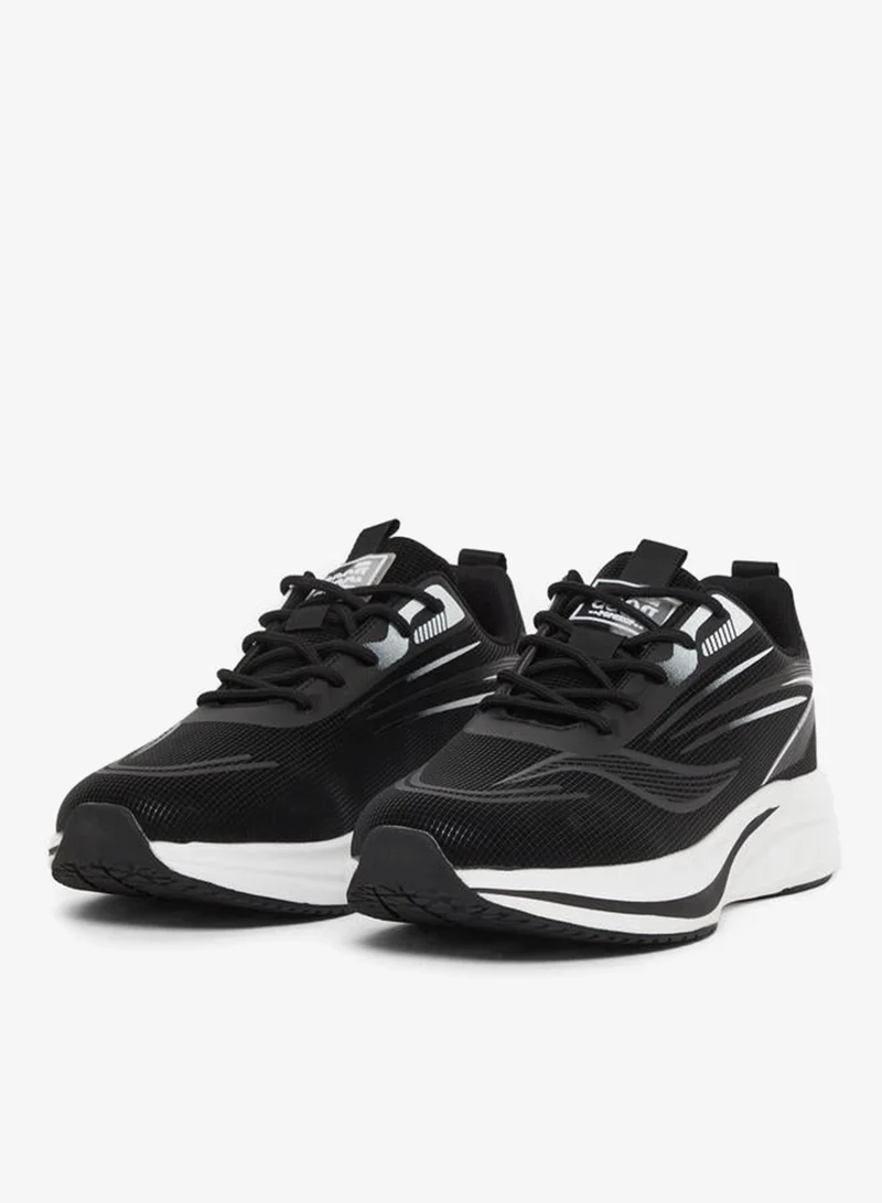 ستايلي سنيكرز بأربطة مزين بالدانتيل وطبعات جانبية