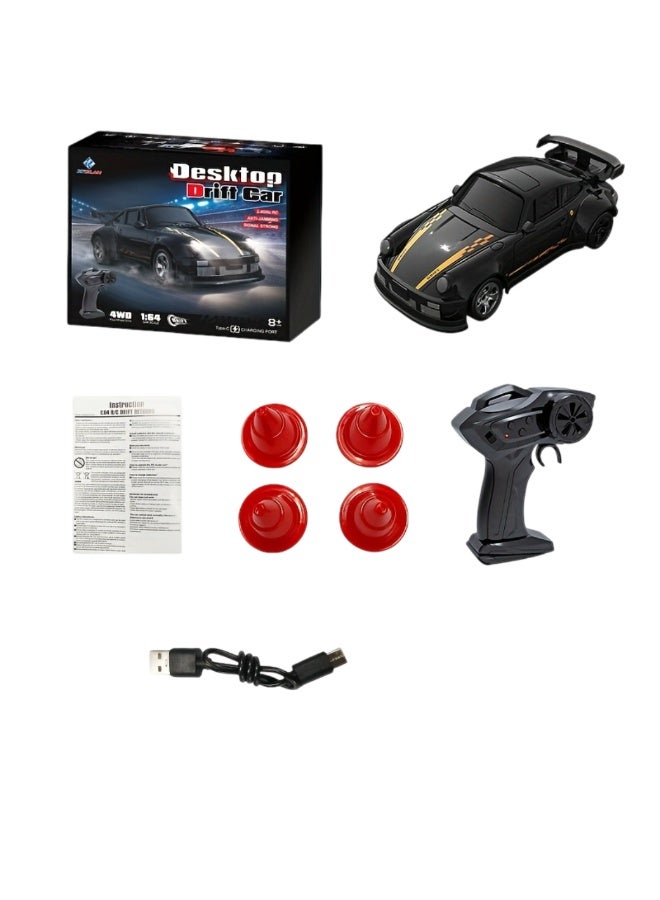 سيارة انجراف RC مصغرة بمقياس 1:64 | سيارة تحكم عن بُعد عالية السرعة بتقنية 2.4GHz مع إضاءة LED وإطارات انجراف وعوائق | مثالية للعب المكتبي والداخلي