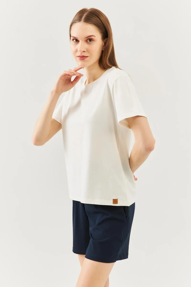 بوتيكجيز Beyaz Oversize Rahat %100 Pamuklu Penye Bisiklet Yaka Kısa Kol Basic T-Shirt