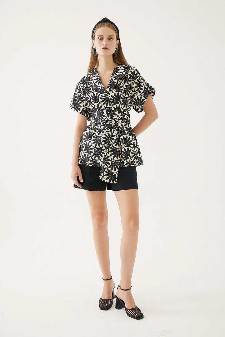 EXQUISE Wrap-style blouse with leaf pattern.