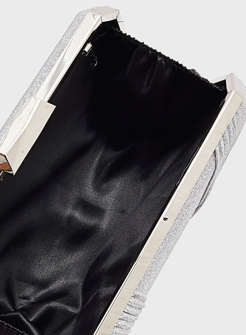 خزانة شنطة على شكل صندوق بسلسلة مزينة بتفاصيل ملتوية لامعة - Image 5