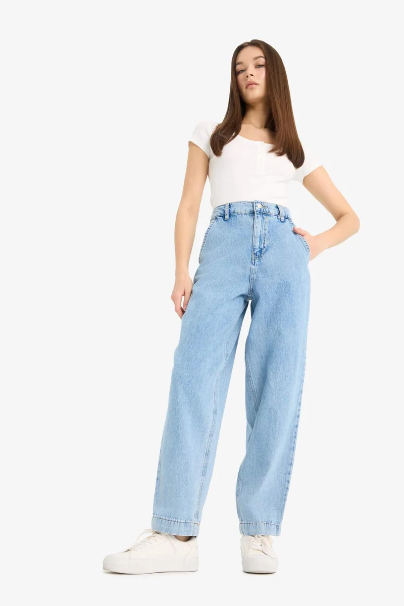 ديفاكتو Carrot Fit Elastic Waist Ankle Length Washed Jeans