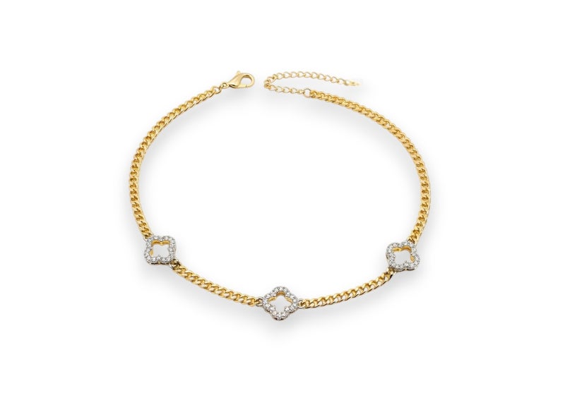 كوليه بسلسلة عريضة مطلية باللون الذهبي ، تتخللها ثلاث وحدات متماثلة على شكل زهرة مفتوحة. بلمسة فضية لامعة - بوصلات إضافية لضبط المقاس. - Image 1