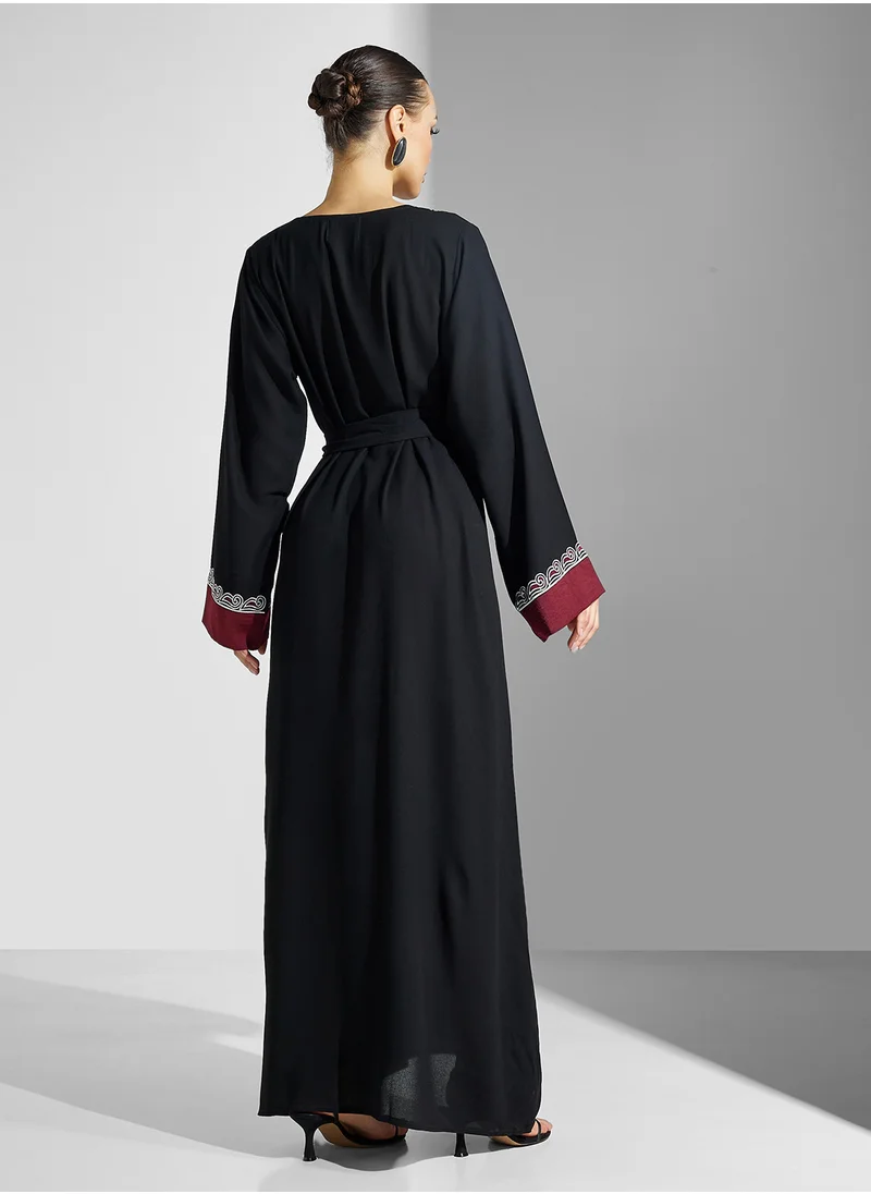 هيا كلوزيت Embroidered Jalabiya with Belt