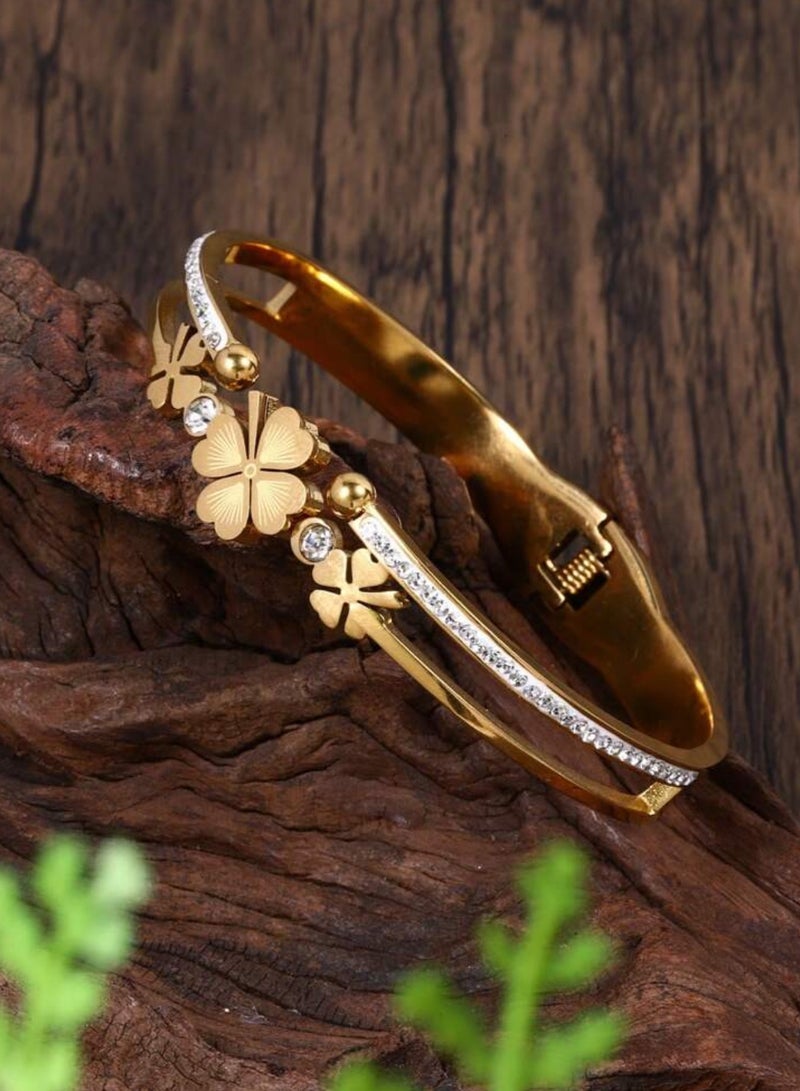 إيكوال اسوارة نسائية أنيقة وعالية الجودة مصنوعة من الاستانلس ستيل مطلية باللون الذهبي - Image 3