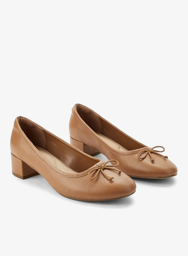 سيليست Women Bow Detail Block Heel Shoes