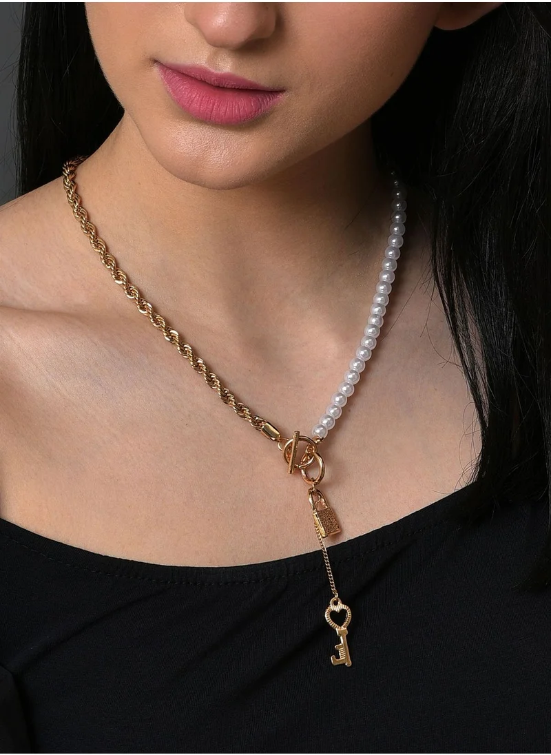 SOHI Gold Plated Key Pattern Necklace