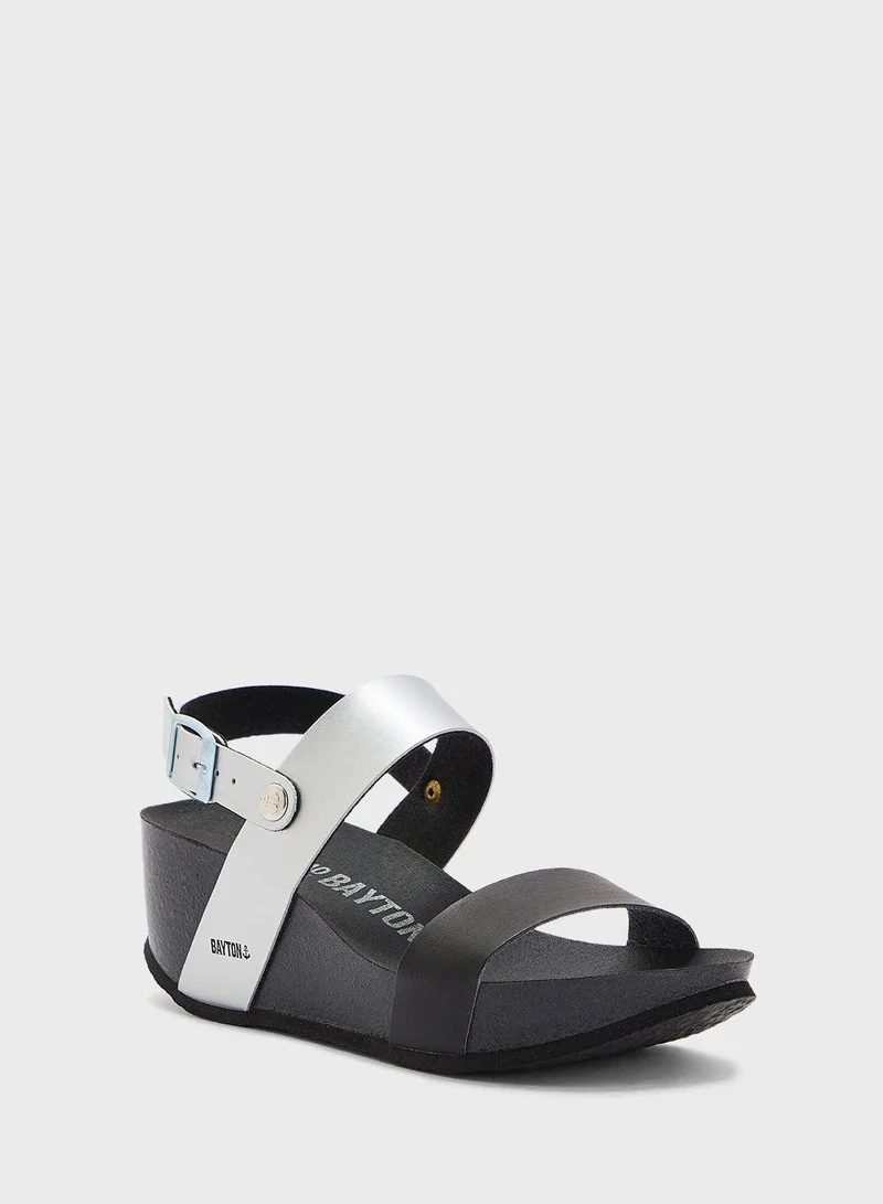 بيتون سيلين ويدجز بكعب متوسط بحزام