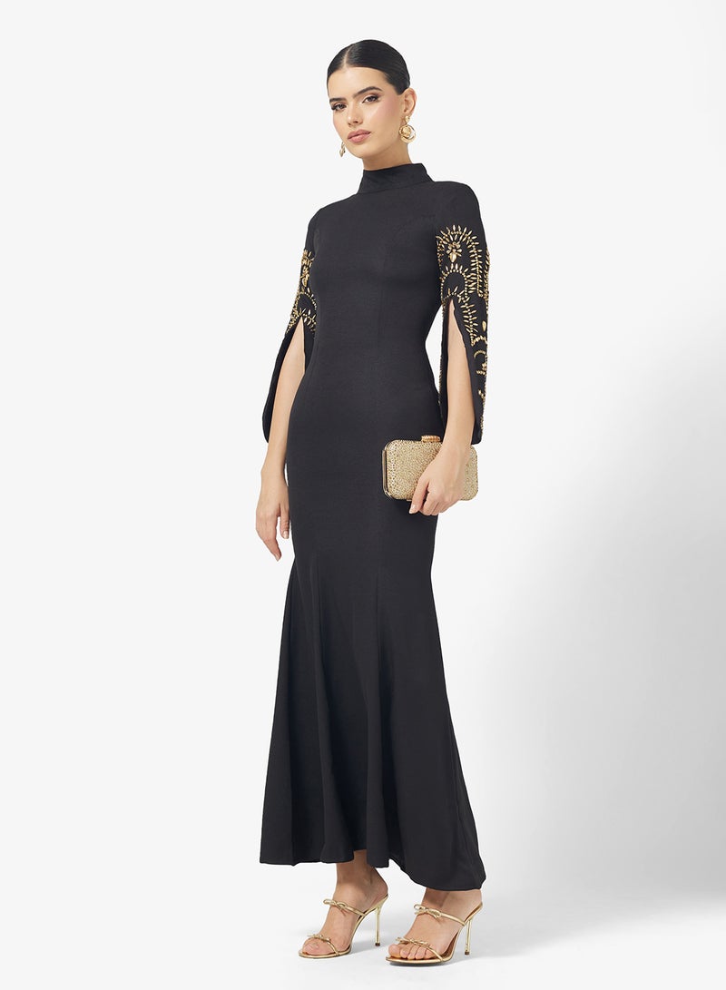 اميليا روز فستان ماكسي بياقة عالية وأكمام واسعة - Image 1