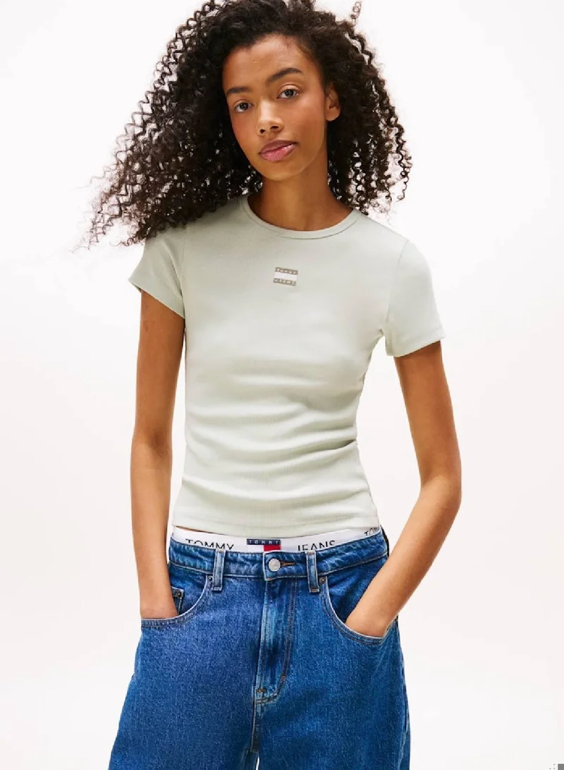 تومي جينز تيشيرت مضلع بقصّة سليم ببادج تومي