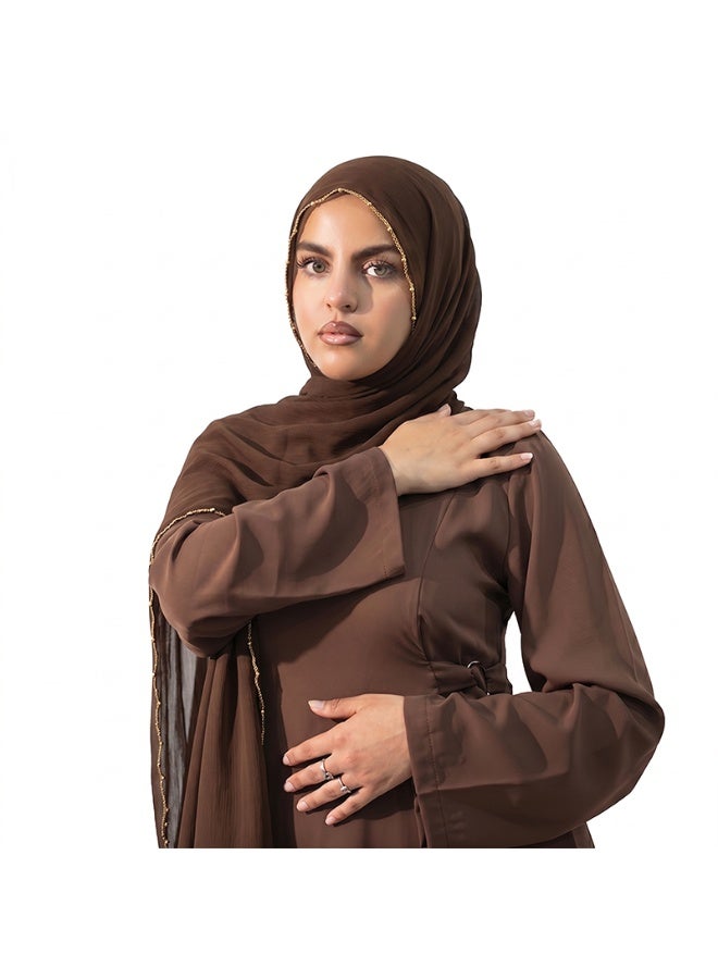 وشاح طويل من الكريب بلون موحد وملمس ناعم بلمسة نهائية ساتانية، مزود بسلسلة من الخرز المعدني؛ وشاح طويل نسائي من الحرير اللامع - Image 2