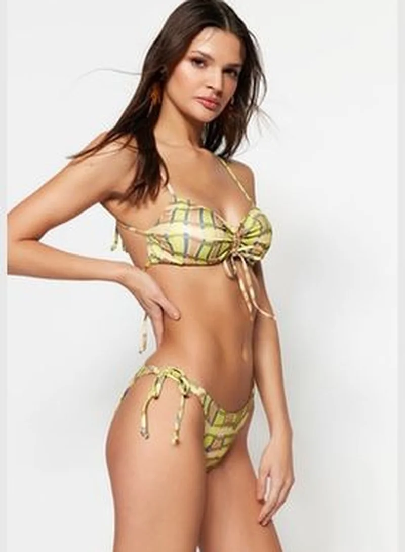 trendyol Checked Patterned Bound Bikini Bottoms with Regular Legs TBESS23BA00034