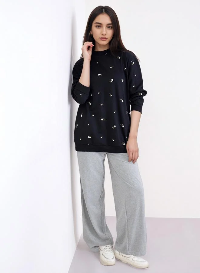 Styli Styli Black Regular Fit Longline Embroidered Sweatshirt