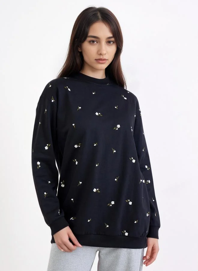 Styli Styli Black Regular Fit Longline Embroidered Sweatshirt