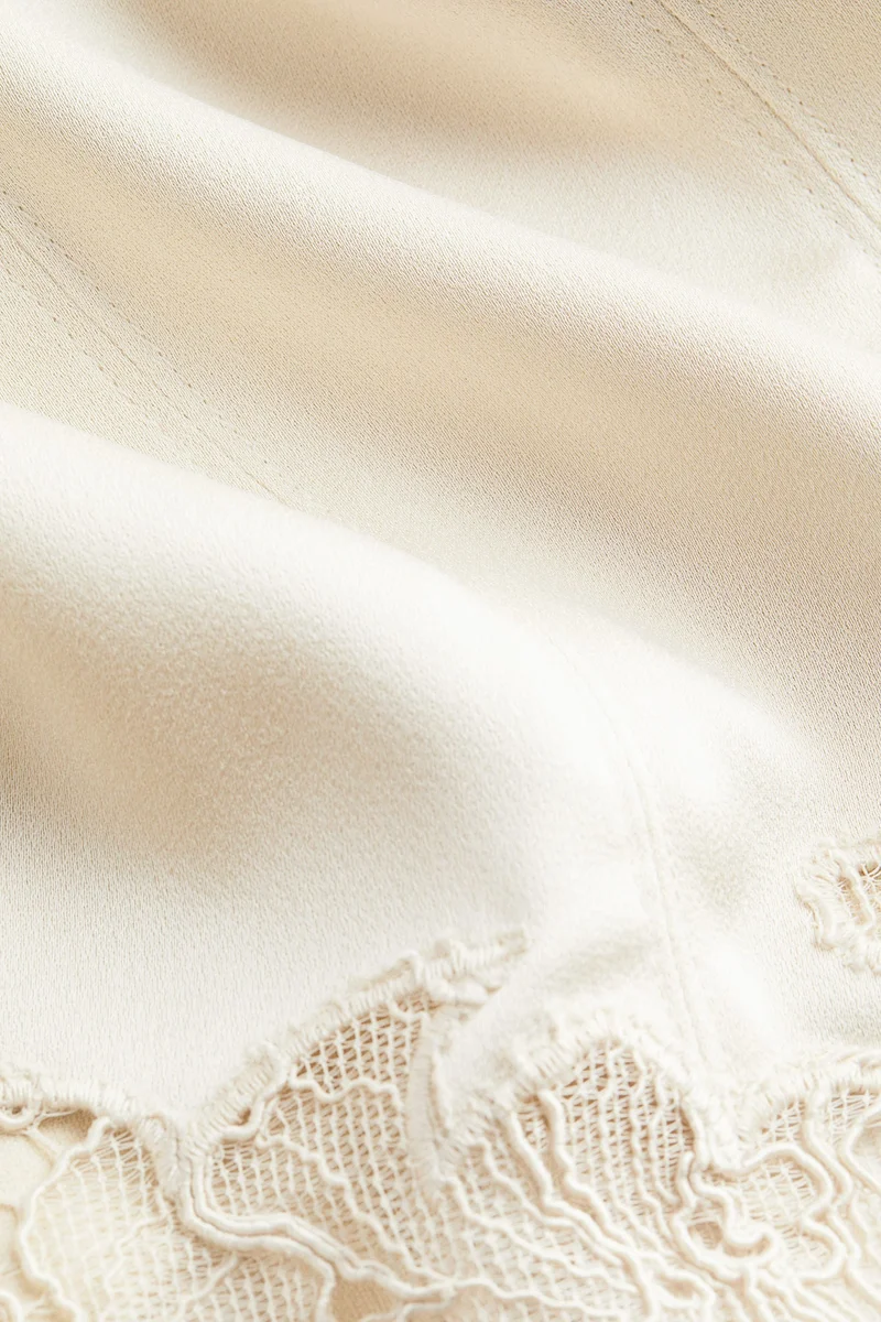 اتش اند ام V-Neck Lace Hem Crop Top