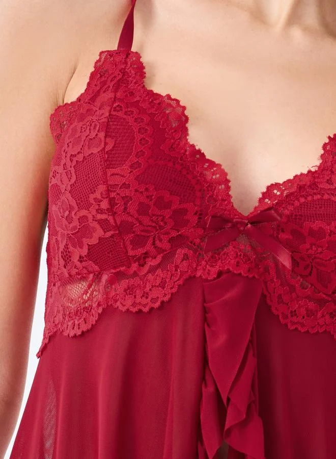 ستايلي باب دول ستيلي بفتحة أمامية وحافة مكشكشة مع سراويل داخلية دانتيل