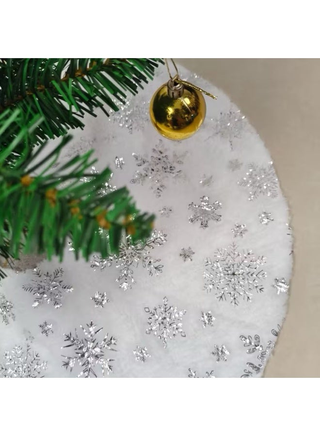 تنورة شجرة عيد الميلاد  قطيفة مقاس 70 بوصة من الفرو الصناعي الفاخر مع زينة شجرة عيد الميلاد على شكل رقاقات ثلج فضية - Image 3