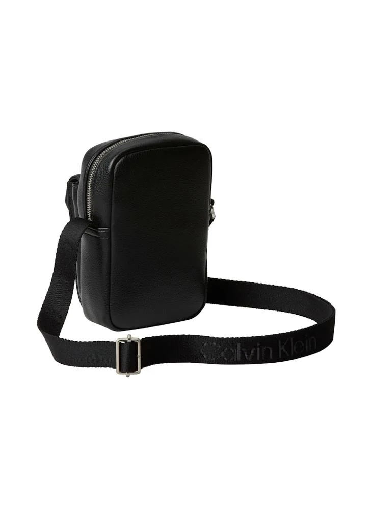 كالفن كلاين Logo Messenger Bag