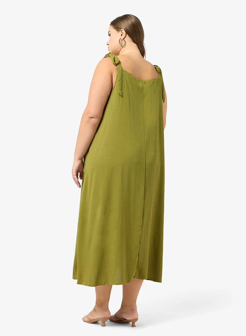 جينجر بلس فستان بحمالات كتف مكشوفة ورباط