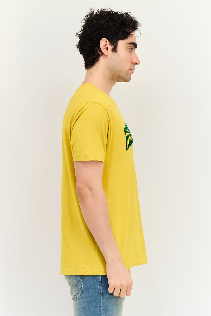Levi's تي شيرت رجالي بأكمام قصيرة وياقة دائرية، مطبوع برسومات، أصفر - Image 4