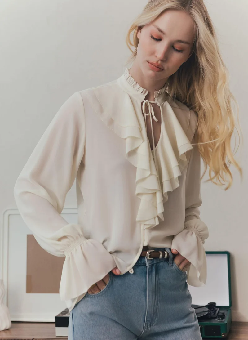 Lichi Light blouse with flounces and ties at the collar