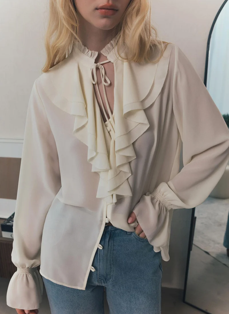 Lichi Light blouse with flounces and ties at the collar