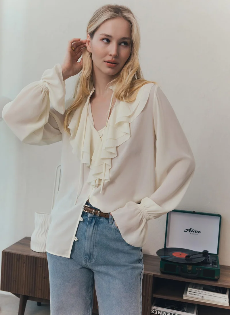 Lichi Light blouse with flounces and ties at the collar