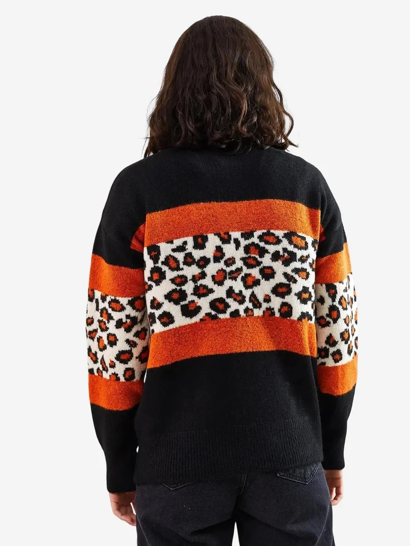 Bianco Lucci LUCCI Leopard Printed Crew Neck Knit Sweater