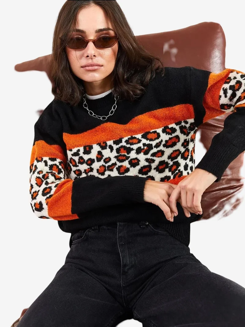 Bianco Lucci LUCCI Leopard Printed Crew Neck Knit Sweater