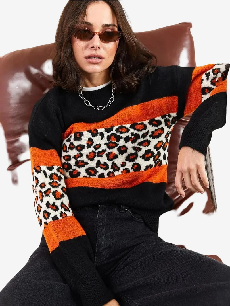 Bianco Lucci LUCCI Leopard Printed Crew Neck Knit Sweater