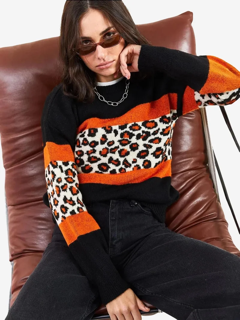 Bianco Lucci LUCCI Leopard Printed Crew Neck Knit Sweater