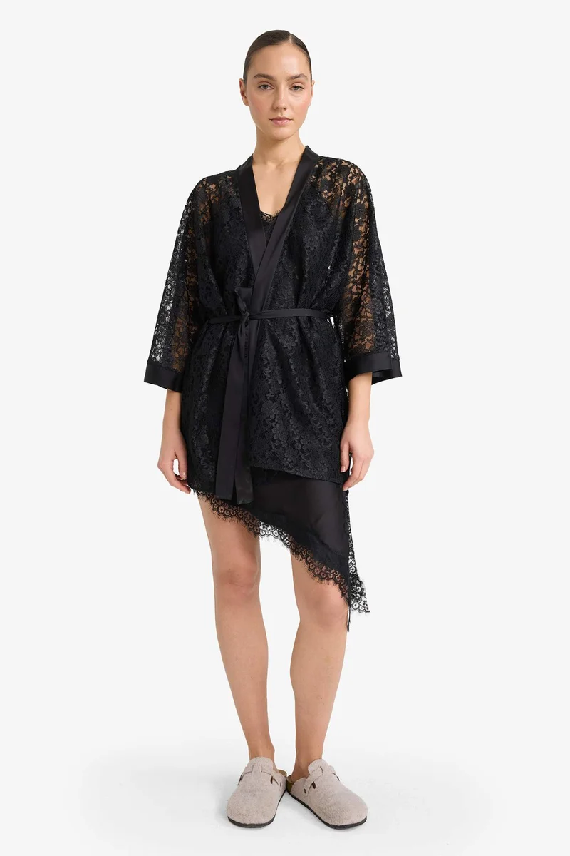 ديفاكتو Regular Fit Wrap Neck Lace Half Sleeve Robe