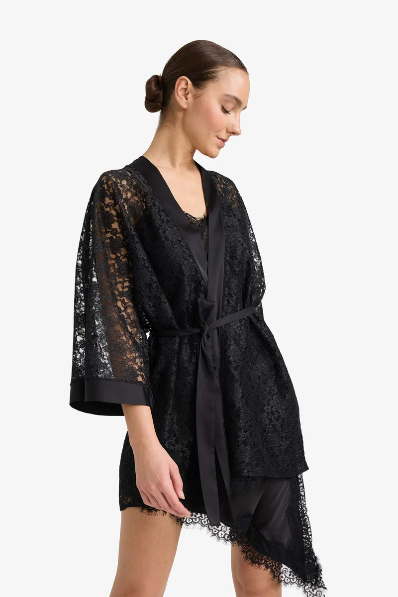ديفاكتو Regular Fit Wrap Neck Lace Half Sleeve Robe
