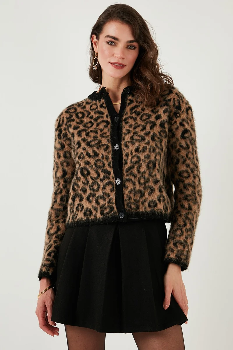 ليلا Standard Fit Leopard Soft Texture Crop Cardigan Women's CARDIGAN 4614502