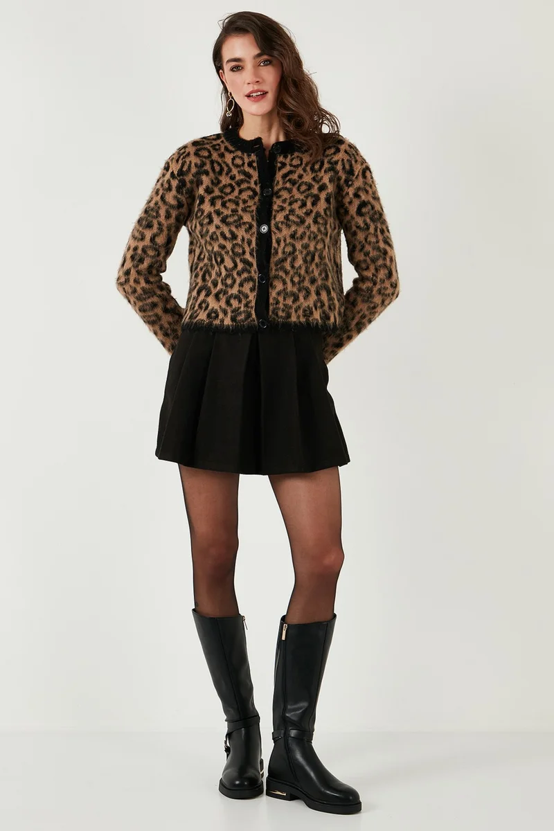 ليلا Standard Fit Leopard Soft Texture Crop Cardigan Women's CARDIGAN 4614502