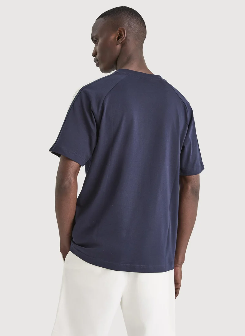 Nautica Men Classic T-Shirt for Comfortable Casual and Weekend Styling - Blue