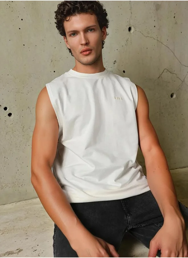 Hubberholme Men's White 100% Cotton Solid Pattern Oversized T-Shirt