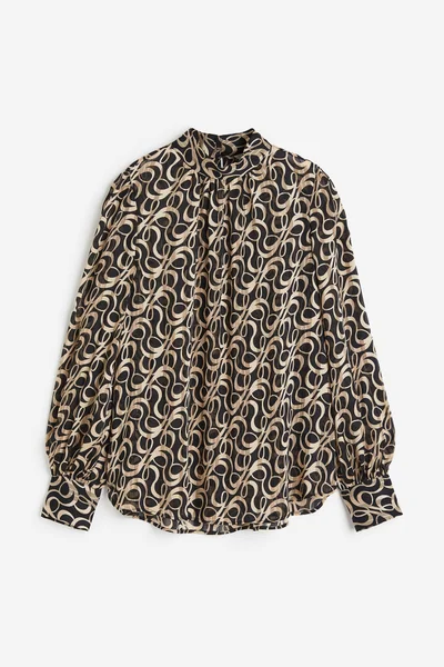 اتش اند ام بلوزة بأكمام منفوشة وطبعة